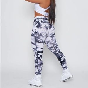 Pcheebum White and Black Marble Leggings NEVER WORN